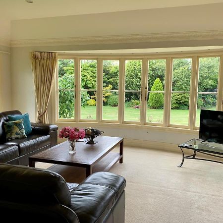 Pin Oaks Luxury Bed & Breakfast Palmerston North Exteriör bild