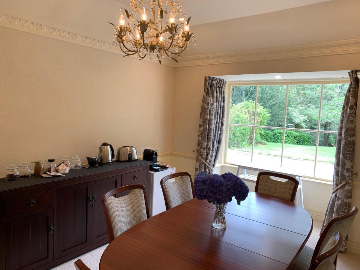 Pin Oaks Luxury Bed & Breakfast Palmerston North Exteriör bild