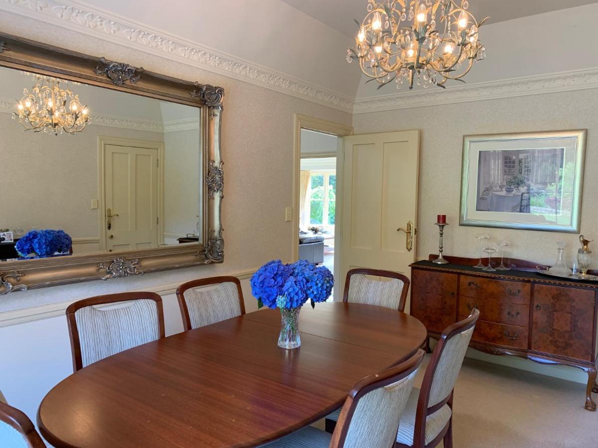 Pin Oaks Luxury Bed & Breakfast Palmerston North Exteriör bild